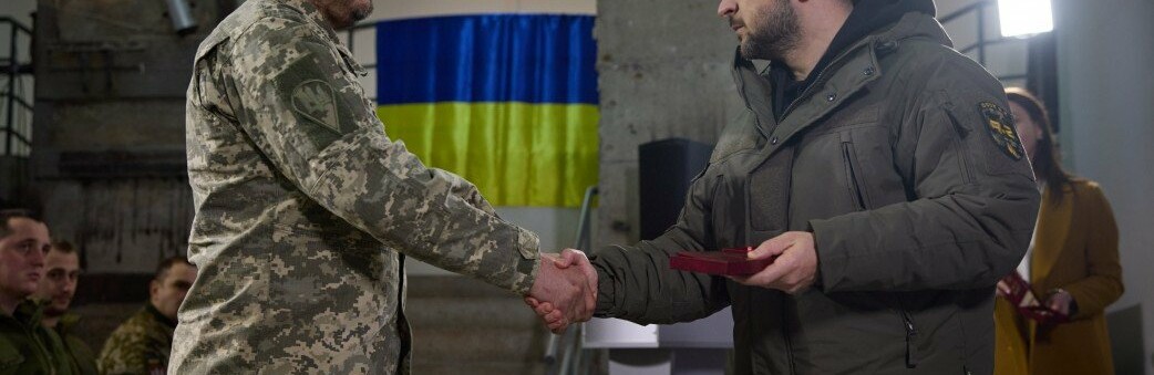 Зеленський у День ЗСУ зустрівся з українськими військовими на Донбасі та вручив їм державні нагороди, - ФОТО