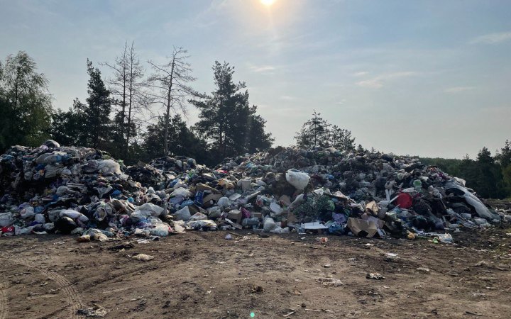 Окупанти звозять на Донеччину сміття з росії