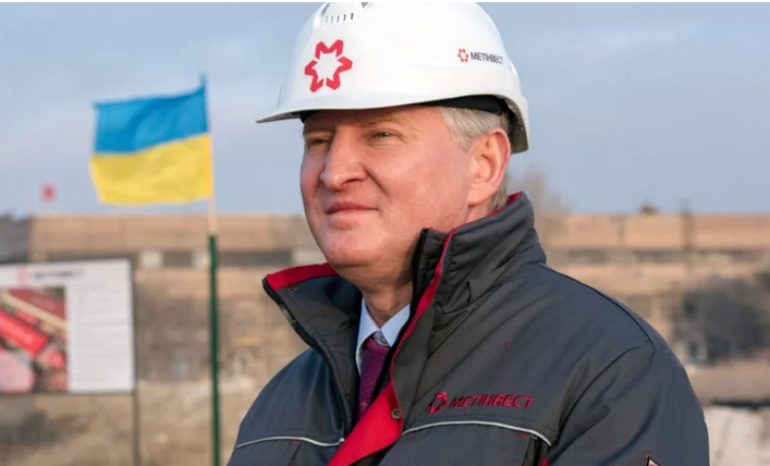 Спав на підлозі, а туалет був надворі: Ахметов розповів про своє тяжке дитинство у Донецьку