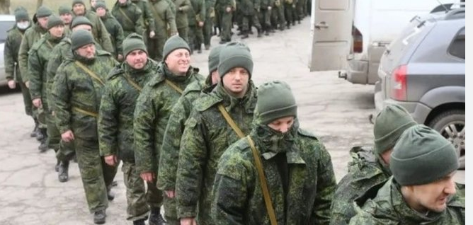 Росія примусово мобілізувала близько 60 000 українців на окупованих територіях 