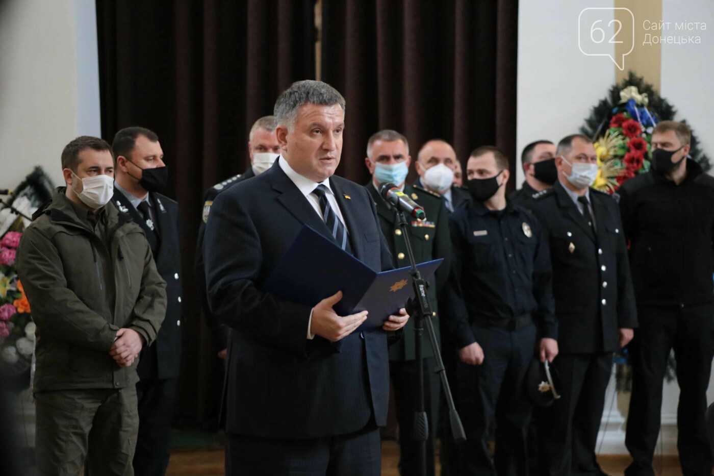 На Донбассе попрощались с героическим комбатом «Луганска -..., фото-7 На Донбассе попрощались с героическим комбатом «Луганска - 1», - ФОТО, фото-7