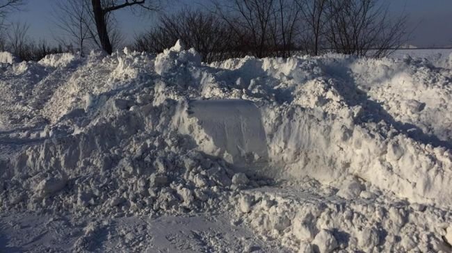 Конец февраля село качки занесенное снегом. Снег в селе Дубовка. Занесенный снегом Артемовск фото. Разбитые сёла в ДНР зимой. Фото занесеной снего дорогу на Хмелевск.