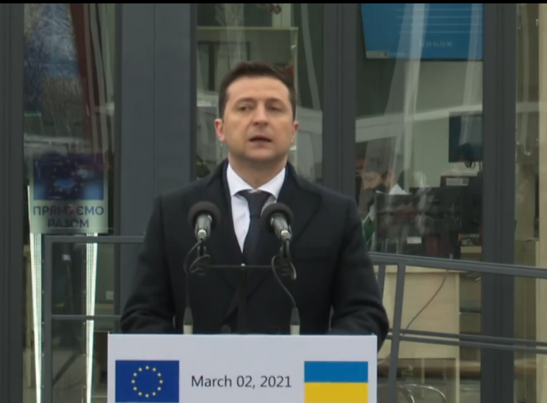 Зеленский: Украина стремится достичь мира на Донбассе дипломатическим путем