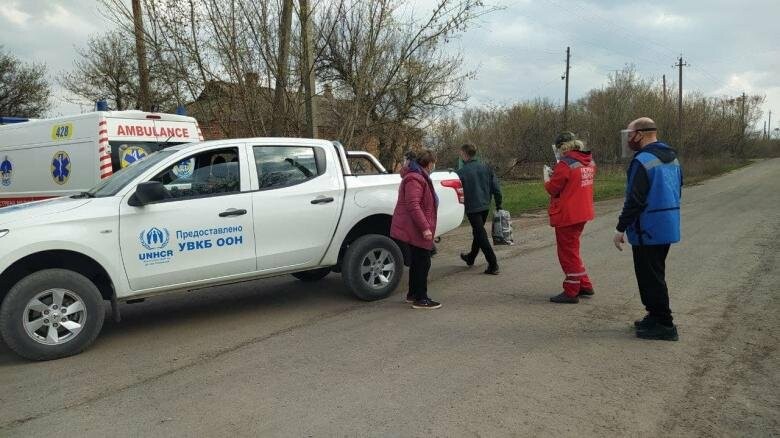 Из прифронтового Гладосово вывезли 80-летнюю женщину с симптомами COVID-19