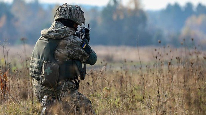 За сутки российско-оккупационные войска 12 раз нарушили перемирие на Донбассе: боевых потерь нет