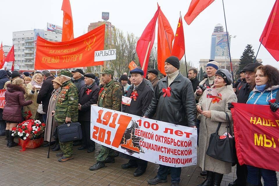 Донецк 7 ноября. Да здравствует красный террор. Да здравствует красный террор фото. Транспарант красный террор.