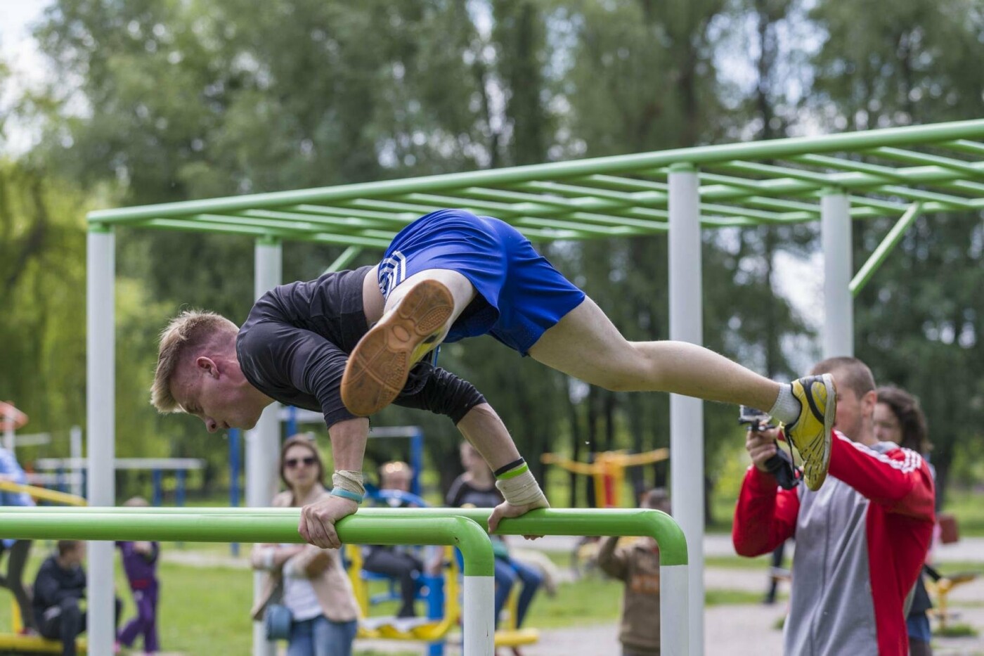 Благотворительный Фонд «Рух молоді» помогает строить спортивные площадки по всей Украине Благотворительный Фонд «Рух молоді» помогает строить спортивные площадки по всей Украине