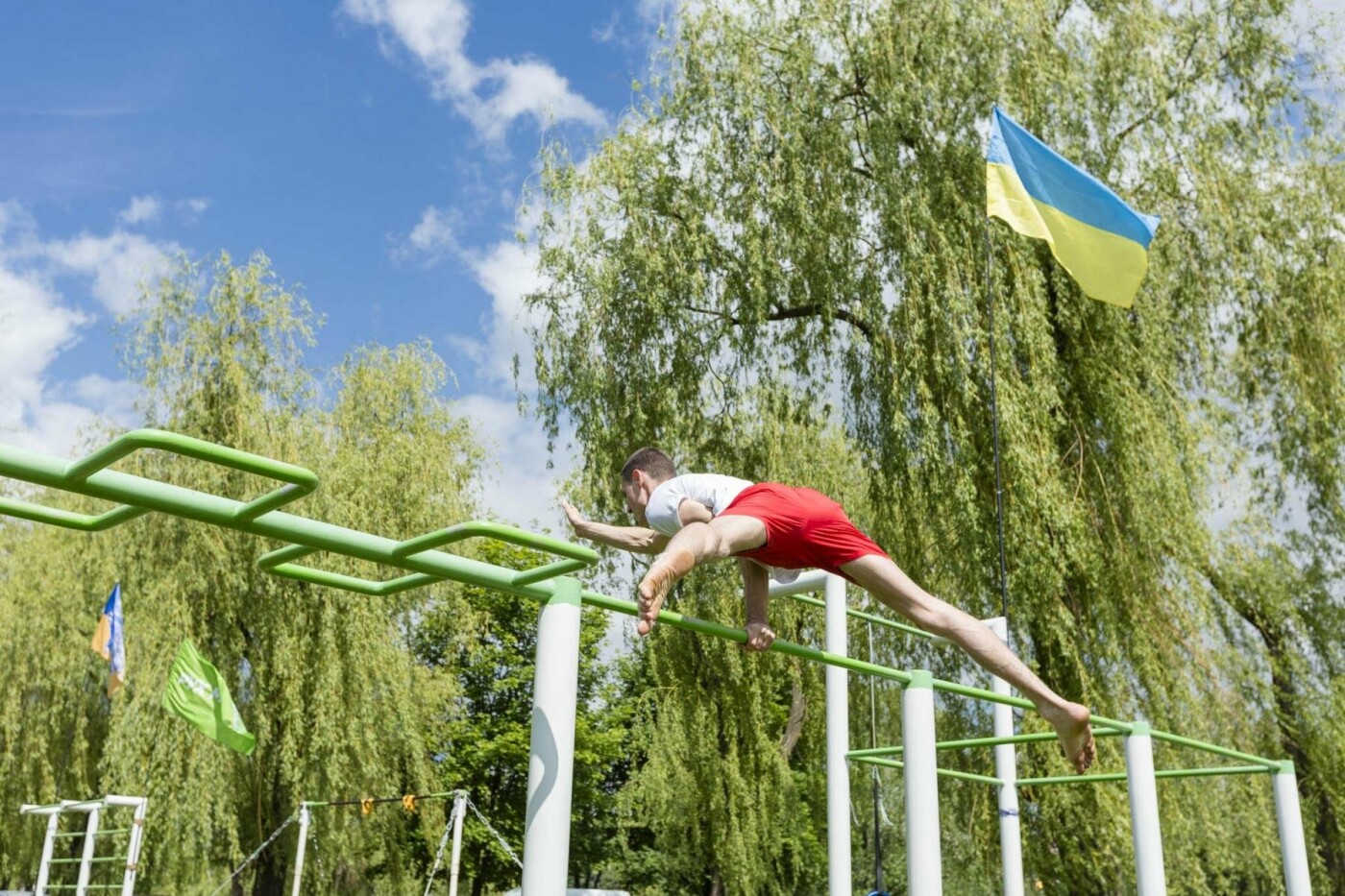Благотворительный Фонд «Рух молоді» помогает строить спортивные площадки по всей Украине Благотворительный Фонд «Рух молоді» помогает строить спортивные площадки по всей Украине