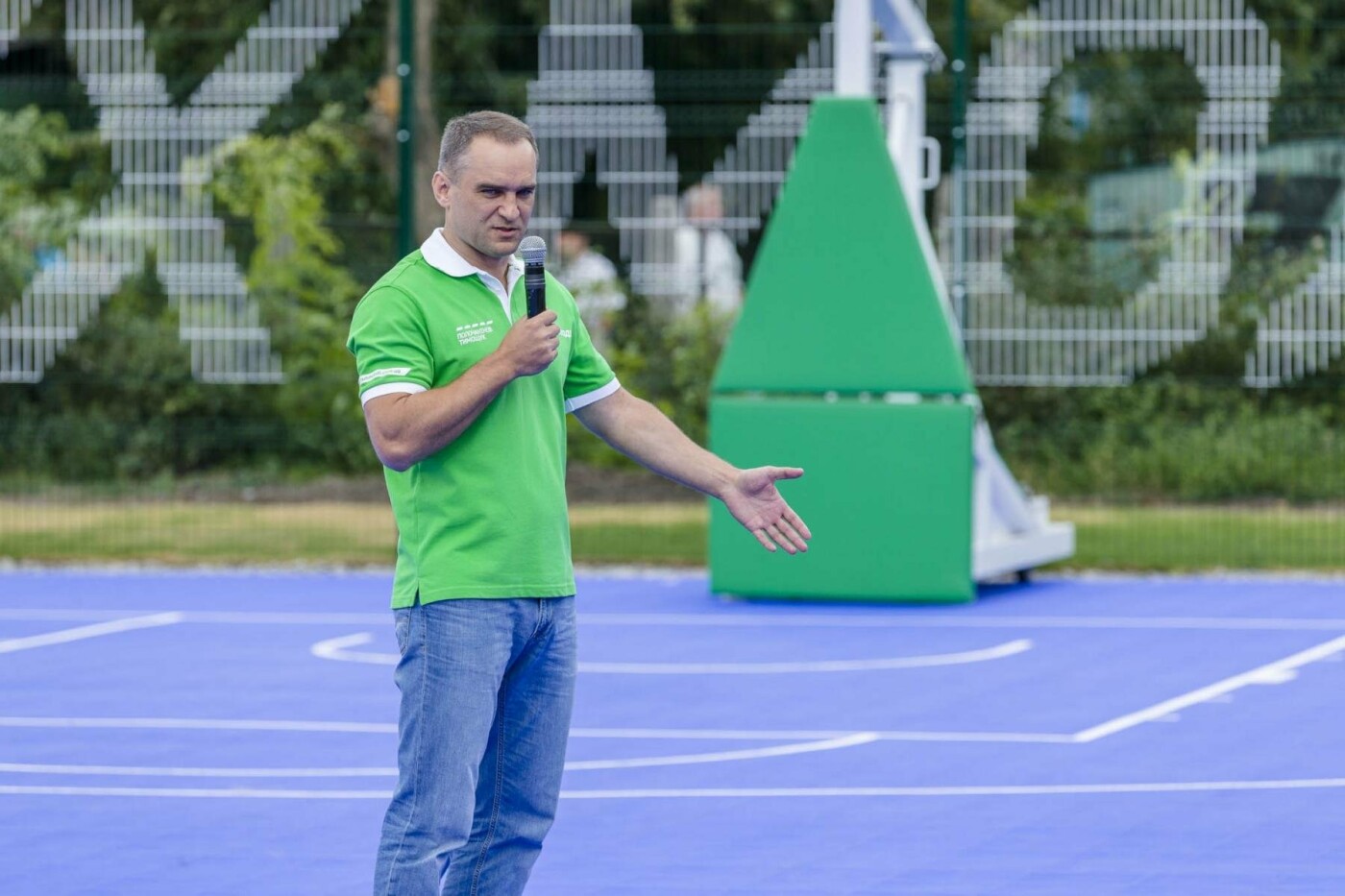 Благотворительный Фонд «Рух молоді» помогает строить спортивные площадки по всей Украине Благотворительный Фонд «Рух молоді» помогает строить спортивные площадки по всей Украине