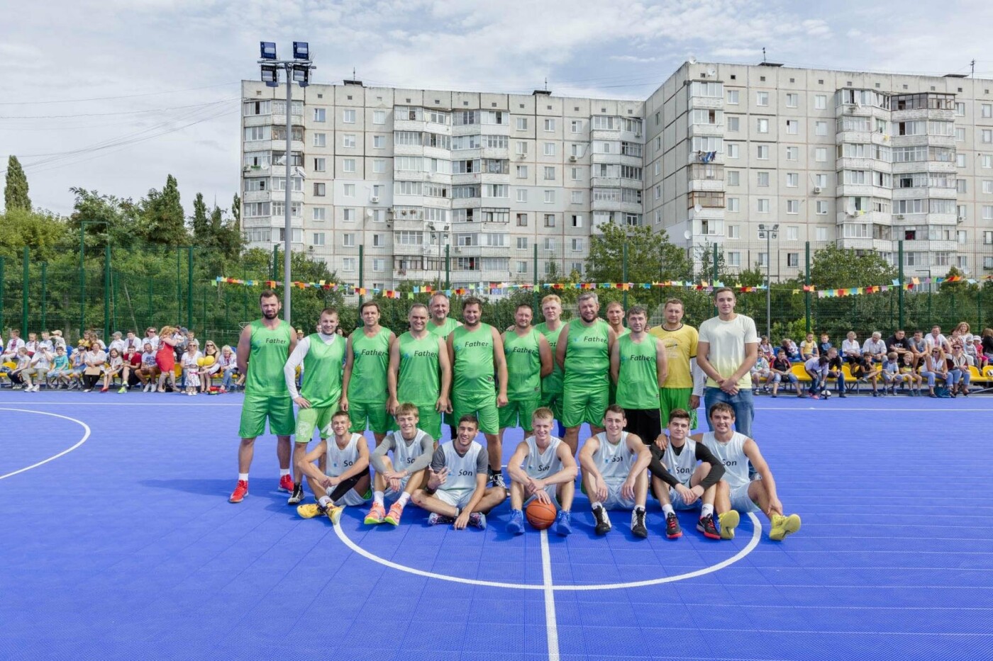 Благотворительный Фонд «Рух молоді» помогает строить спортивные площадки по всей Украине Благотворительный Фонд «Рух молоді» помогает строить спортивные площадки по всей Украине