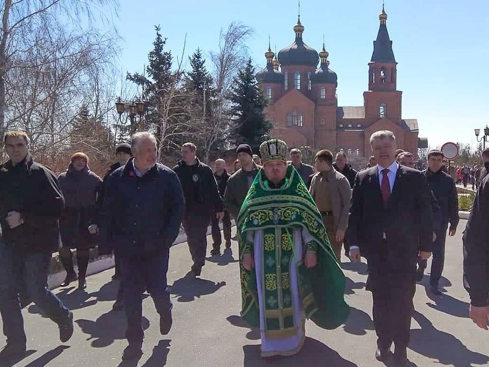 Порошенко в Вербное воскресенье посетил храм в Донецкой о..., фото-3 Порошенко в Вербное воскресенье посетил храм в Донецкой области (ФОТО), фото-3