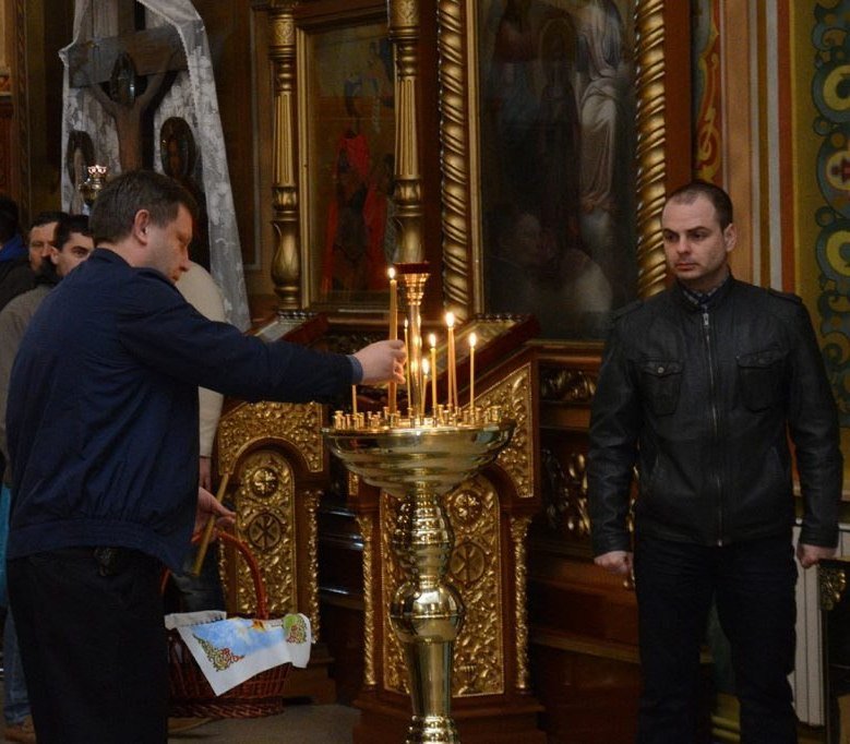 В соцсетях рассказали, как Захарченко «отстоял Всенощную»..., фото-2 В соцсетях рассказали, как Захарченко «отстоял Всенощную» на Пасху, фото-2