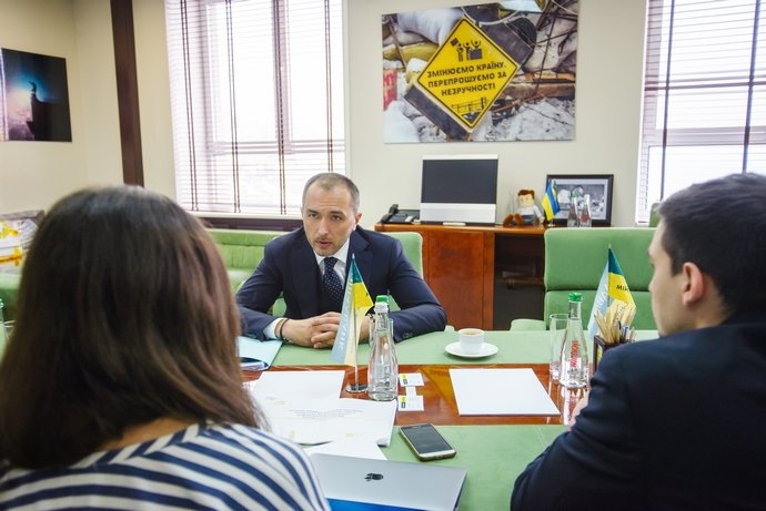 Андрій Пишний: Якщо "Укрпошта" хоче бути банком, то банкам..., фото-1 Андрій Пишний: Якщо "Укрпошта" хоче бути банком, то банкам треба дати торгувати чайниками і гречкою, фото-1