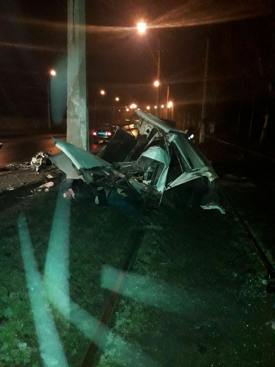 В Горловке «БМВ» врезалась в столб: погибли два человека, -..., фото-1 В Горловке «БМВ» врезалась в столб: погибли два человека, - ФОТО, фото-1