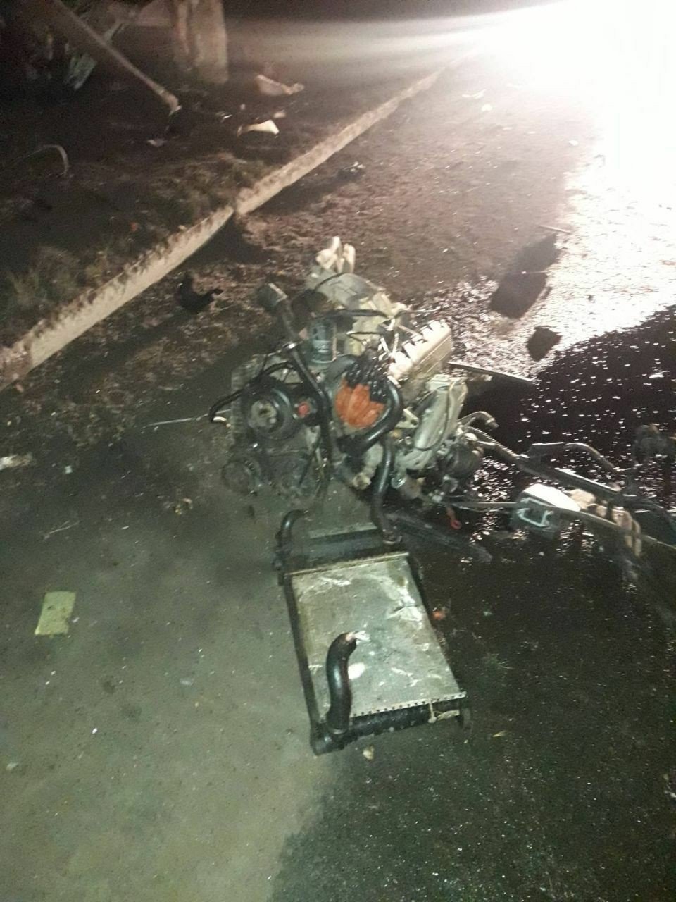 В Горловке «БМВ» врезалась в столб: погибли два человека, -..., фото-2 В Горловке «БМВ» врезалась в столб: погибли два человека, - ФОТО, фото-2
