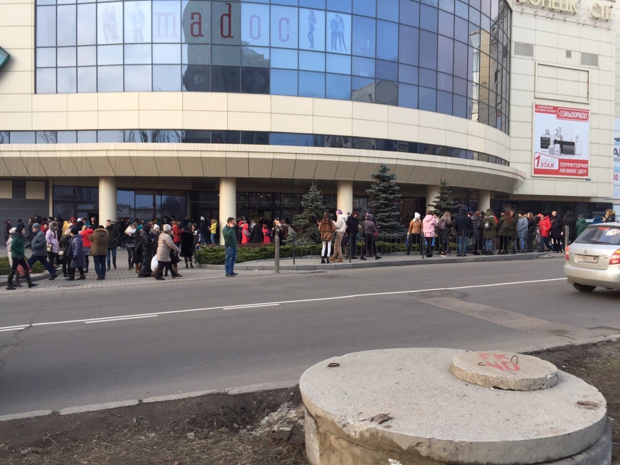 Пожар в «Донецк Сити»: персонал и посетители эвакуированы,..., фото-3 Пожар в «Донецк Сити»: персонал и посетители эвакуированы, - ФОТО, фото-3