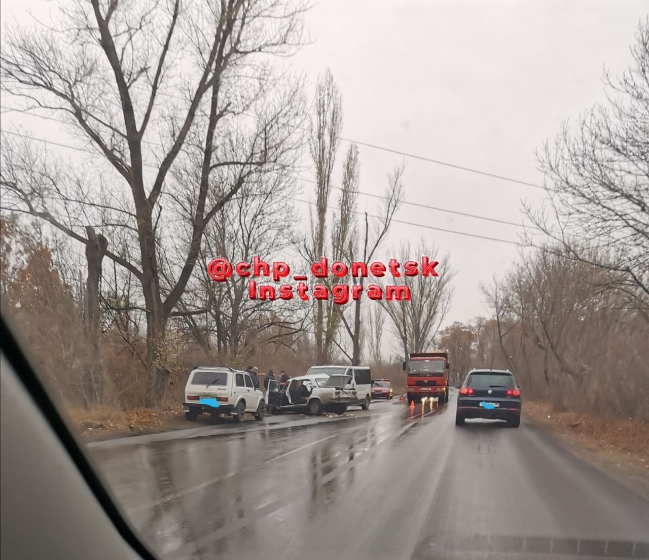 Под Донецком «Жигули» сложились всмятку после столкновения..., фото-1 Под Донецком «Жигули» сложились всмятку после столкновения с микроавтобусом, - ФОТО, фото-1