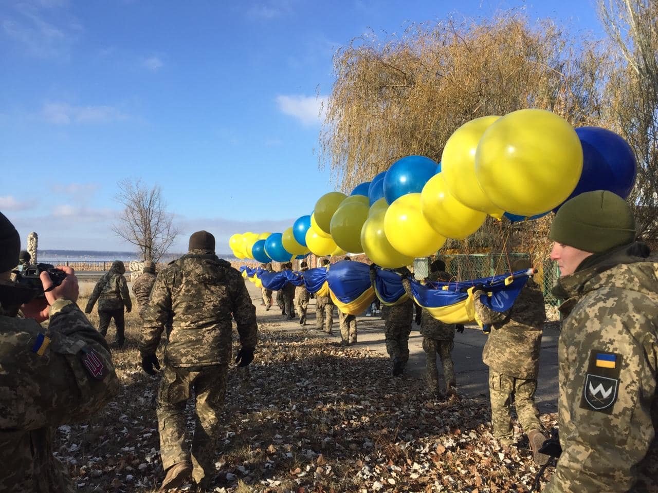 Горловка обои рынок смак