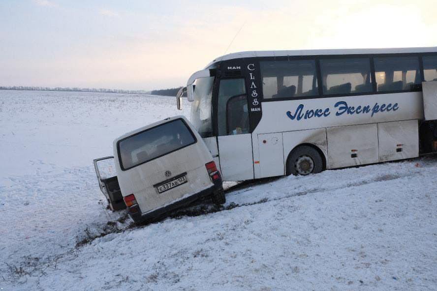 В России автобус «Донецк-Кисловодск» попал в тройное ДТП: пострадали люди, - ФОТО, фото-1