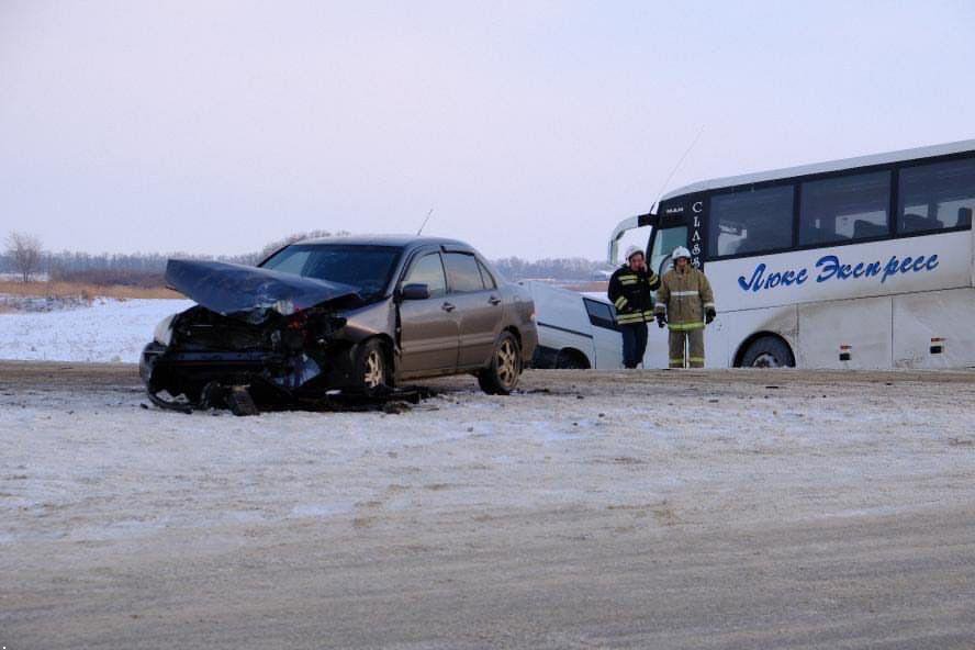 В России автобус «Донецк-Кисловодск» попал в тройное ДТП: пострадали люди, - ФОТО, фото-2