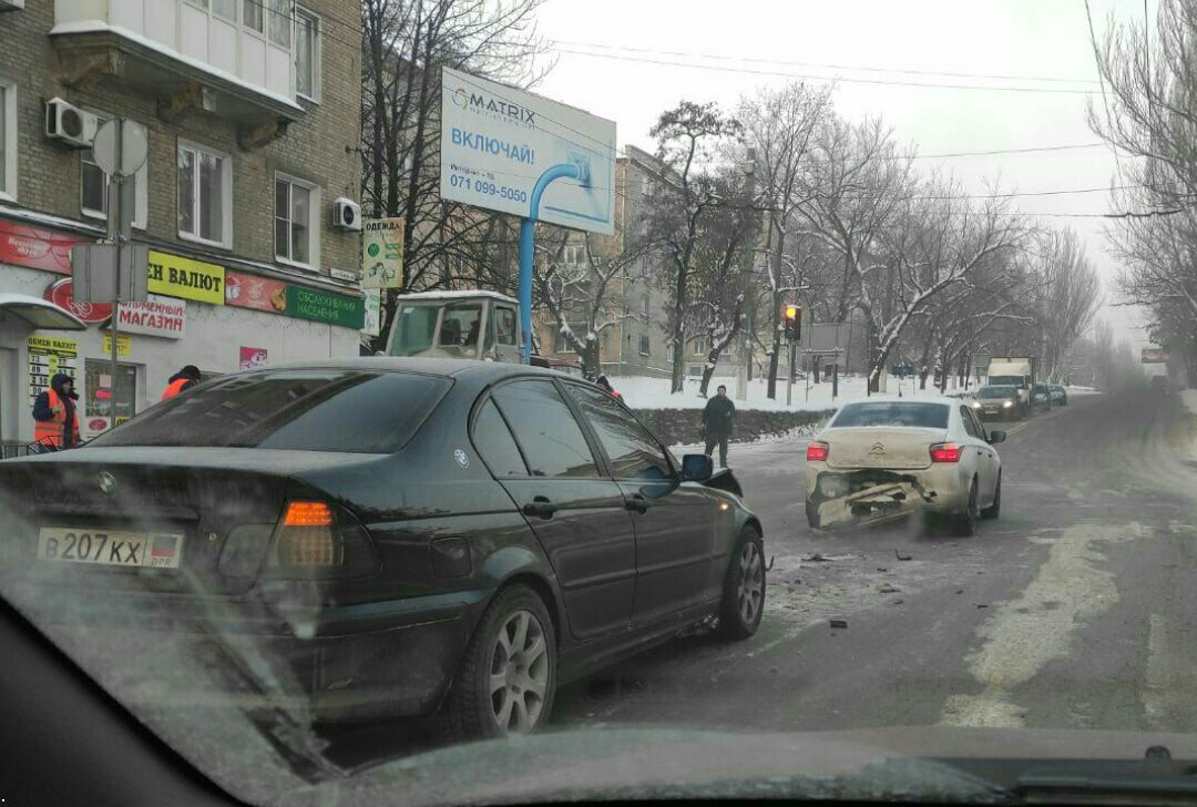 В Донецке боевик «ДНР» на «БМВ» устроил ДТП, - ФОТО, фото-1