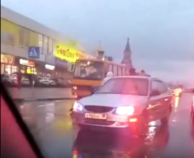 В Донецке на пешеходном переходе сбили женщину, - ФОТО, фото-1 В Донецке на пешеходном переходе сбили женщину, - ФОТО, фото-1