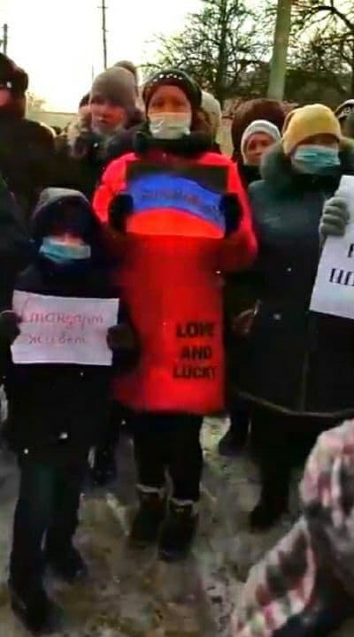 В оккупированном Енакиево устроили митинг против закрытия школы, - ФОТО