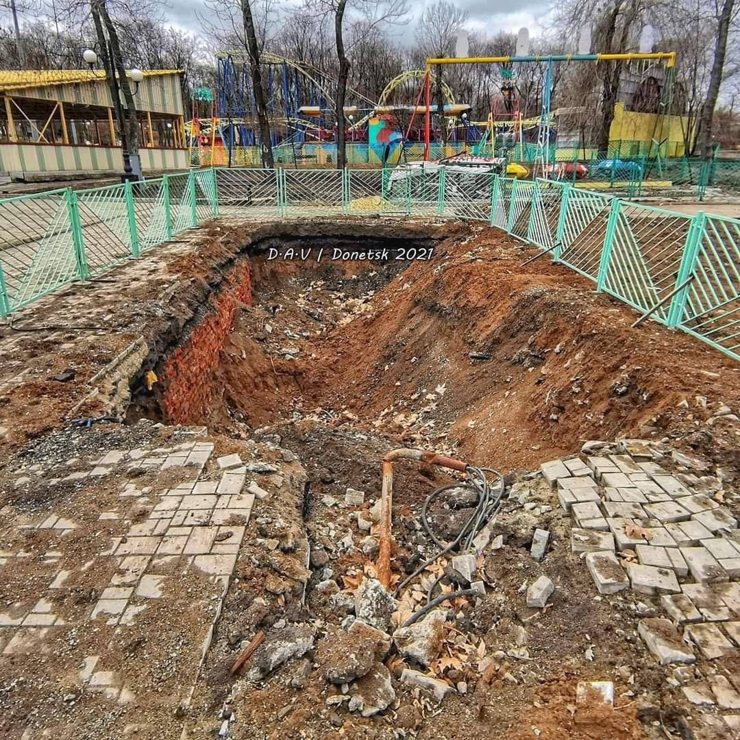 В Донецке демонтировали Колесо обозрения, - ФОТО, фото-1 В Донецке демонтировали Колесо обозрения, - ФОТО, фото-1