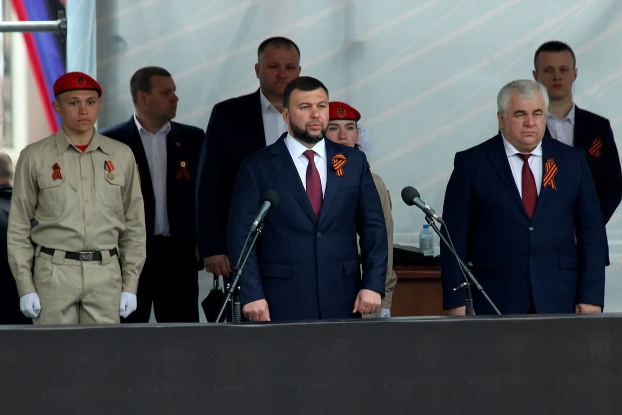 Оккупанты провели военный парад в Донецке, - ФОТО, фото-7 Оккупанты провели военный парад в Донецке, - ФОТО, фото-7