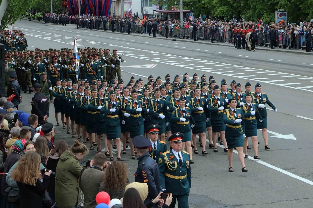 Оккупанты провели военный парад в Донецке, - ФОТО, фото-3 Оккупанты провели военный парад в Донецке, - ФОТО, фото-3