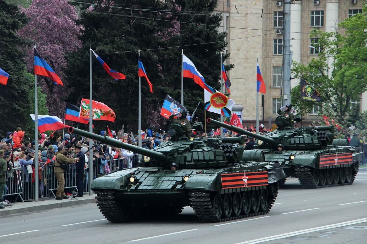 Оккупанты провели военный парад в Донецке, - ФОТО, фото-6 Оккупанты провели военный парад в Донецке, - ФОТО, фото-6