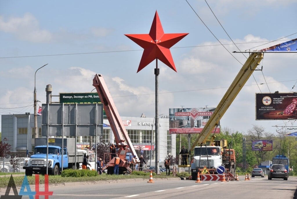 Въезд в Северную Корею: в Донецке глумятся над «кремлевской звездой», - ФОТО, фото-3