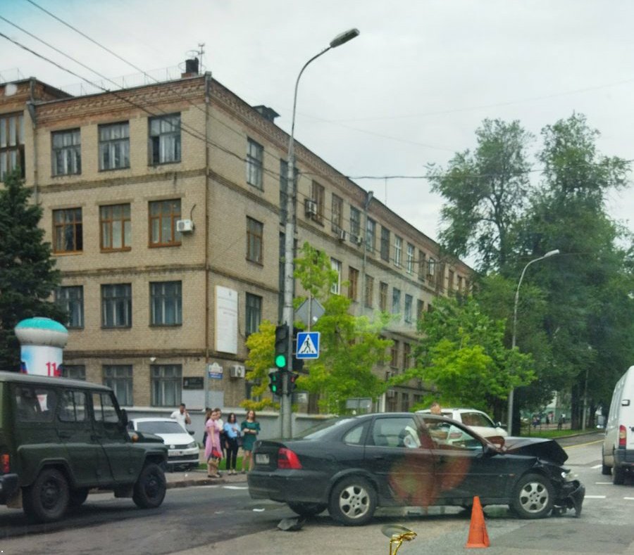 ДТП в Донецке: пострадали женщина и ребенок, - ФОТО, фото-2