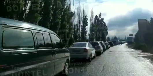 На незаконном КПП в Россию из ОРДО на авто упало дерево, - ФОТО
