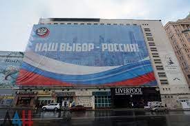 «Задолбали со своей Россией»: в Донецке обсуждают новый баннер в центре города, - ФОТО