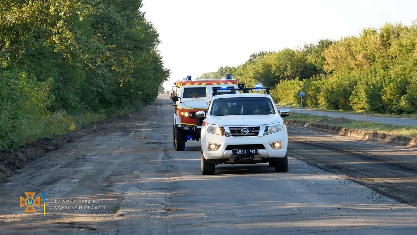 Саперы обезвредили боеприпас на трассе под Волновахой, - ФОТО, фото-5