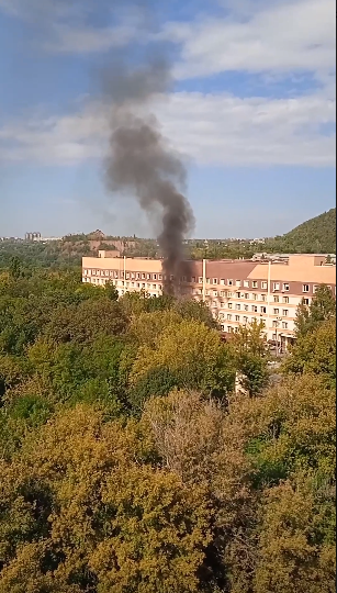 В оккупированном Донецке у больницы загорелась скорая помощь, - ФОТО