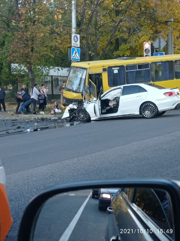 В оккупированном Донецке произошло страшное ДТП: 9 пострадавших, - ФОТО