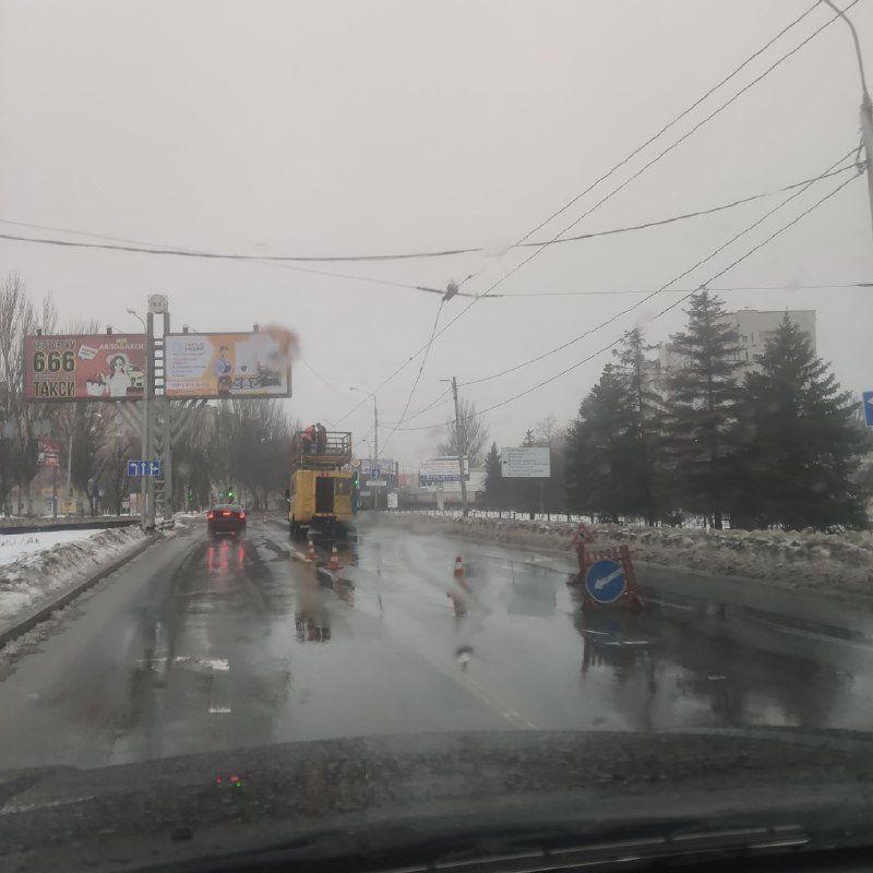 В центре Донецка оборвались троллеи: остановлены троллейбусы, - ФОТОФАКТ