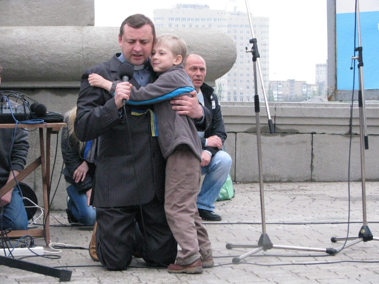 Якщо ти справжній християнин, то вже волонтер: священник із Донецька Сергій Косяк про евакуацію людей з-під обстрілів 