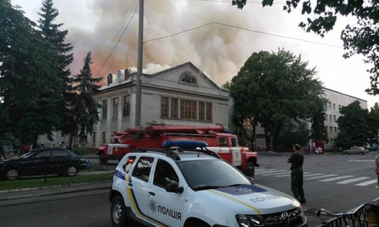 В Донецкой области три подростка сожгли кинотеатр В Донецкой области три подростка сожгли кинотеатр, Роман Лазоренко