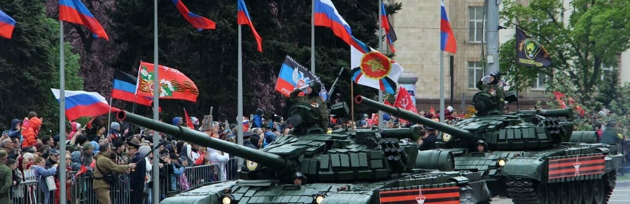 Оккупанты провели военный парад в Донецке, - ФОТО Оккупанты провели военный парад в Донецке, - ФОТО