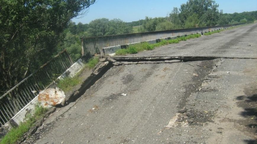 Фото взорванного моста на автодороге Красный Лиман-Артемовск-Горловка в п. Закотное 17