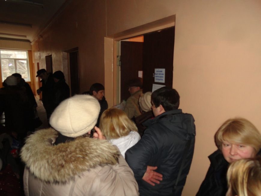 В Жовтневой райадминистрации прекращает свою работу мариупольский  пункт выдачи пропусков на донецкое направление (ФОТОФАКТ) (фото) - фото 1