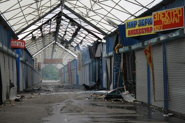 От рынка «Сокол» в Донецке из-за обстрелов осталось пепелище (ФОТО) (фото) - фото 1