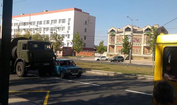 Боевики в Донецке устроили очередное ДТП (ФОТО) (фото) - фото 1