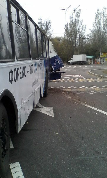 В Донецке троллейбус столкнулся с автобусом (ФОТО) (фото) - фото 1