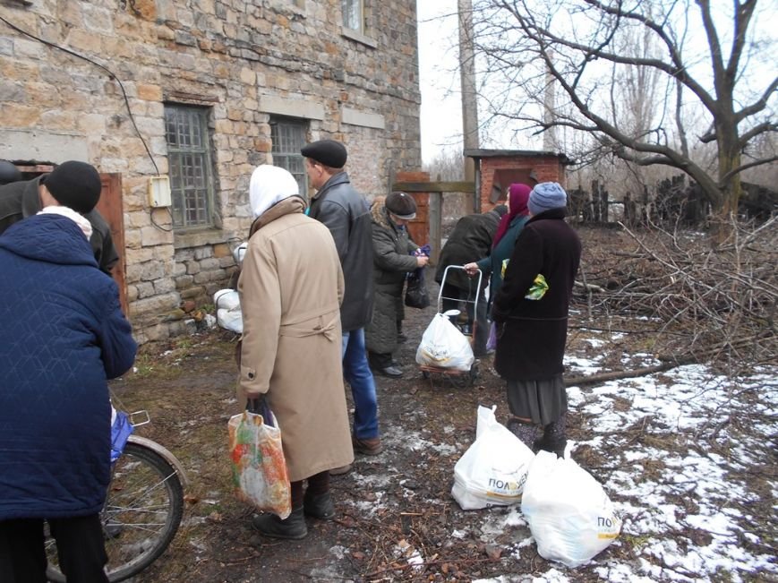 Помощь для «серой зоны»: волонтеры Штаба Ахметова побывали в Артемово (ФОТО) (фото) - фото 1 Помощь для «серой зоны»: волонтеры Штаба Ахметова побывали в Артемово (ФОТО) (фото) - фото 1